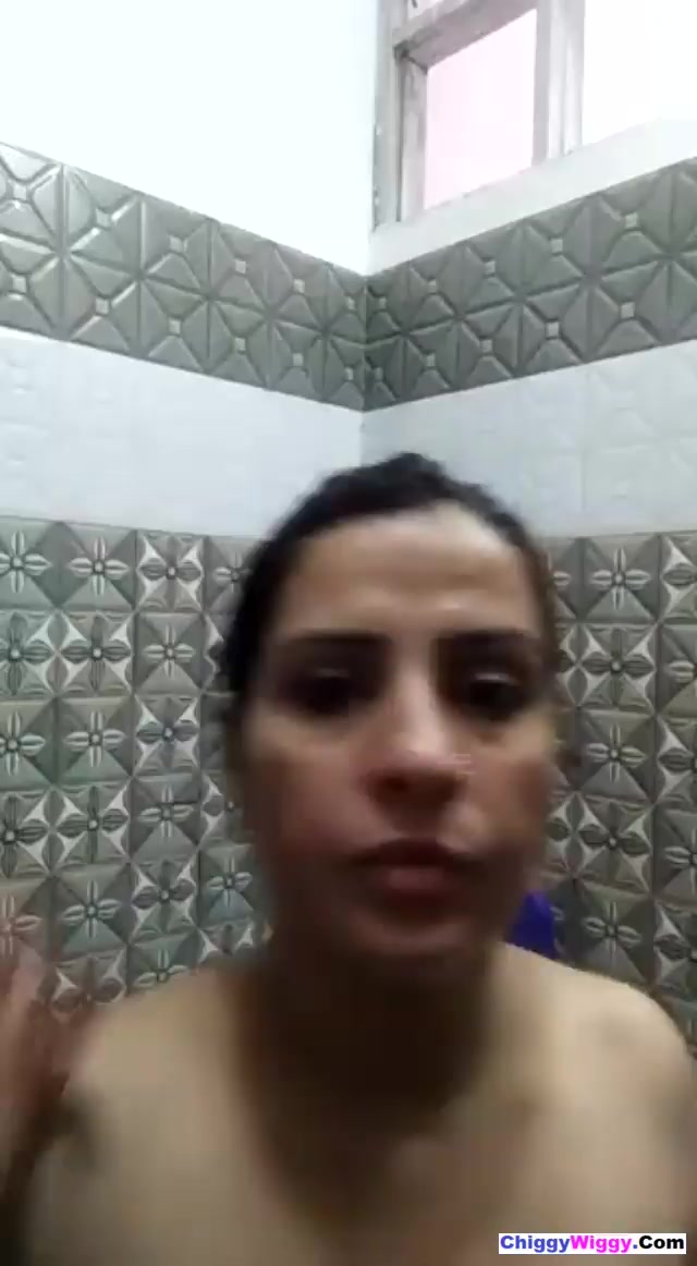 Bhabhi Nangi bath solo bathroom porn